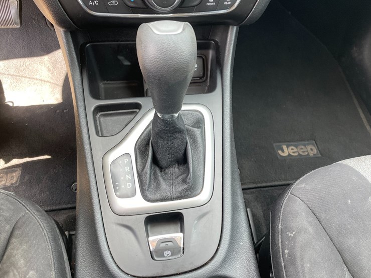 2014-jeep-cherokee-image-31