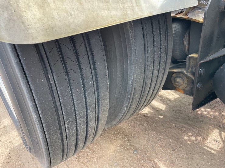 2009-kenworth-w900-image-22