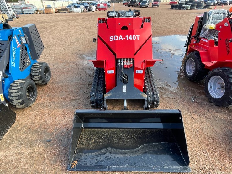 #1156-•-agt-sda-140t-tracked-ride-on-mini-skid-steer-image-2