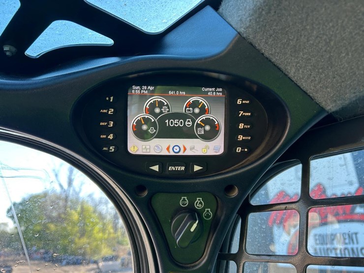 2023-bobcat-t770-image-24