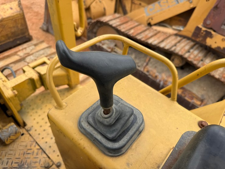 caterpillar-d4c-image-43