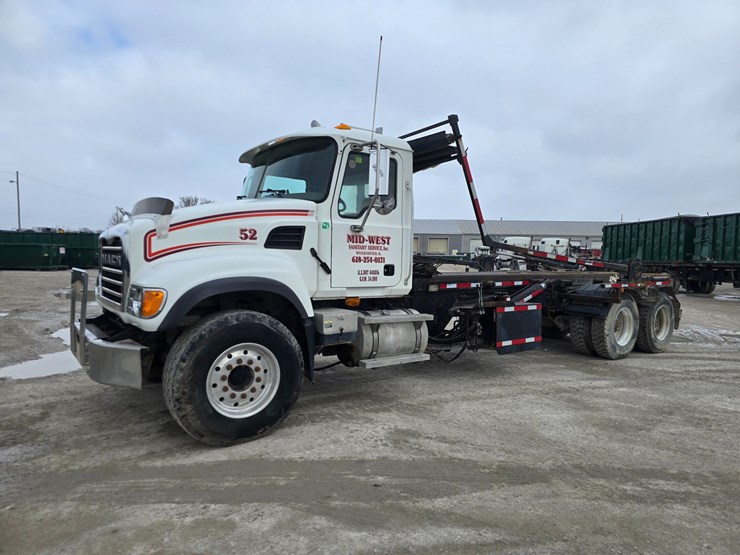 #22589-•-2006-mack-cv713-granite-roll-off-truck-image-4