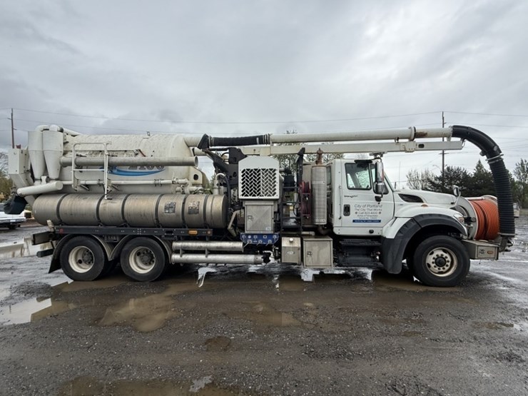 2013-international-7600-image-3