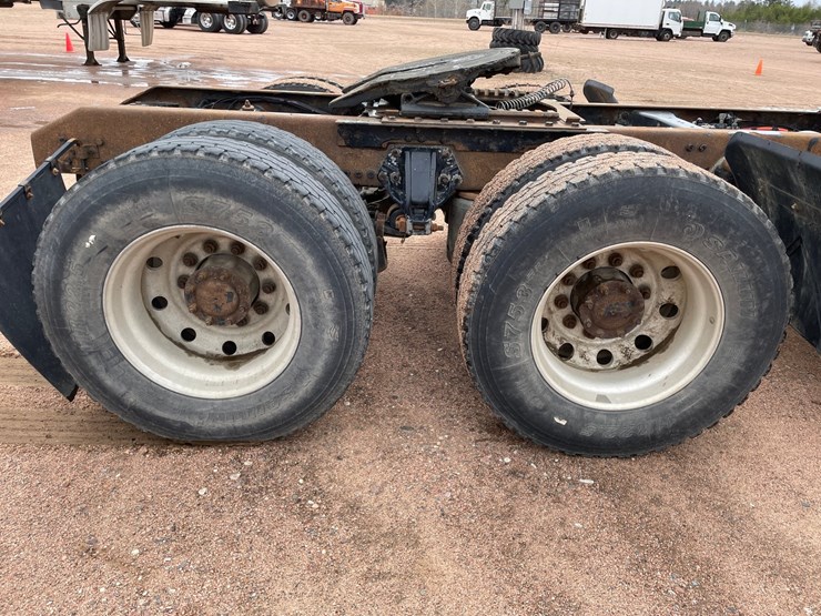 2016-kenworth-t680-image-26