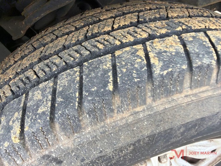 2013-nissan-nv3500hd-image-12