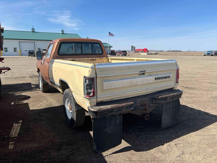 1977-dodge-power-wagon-image-7