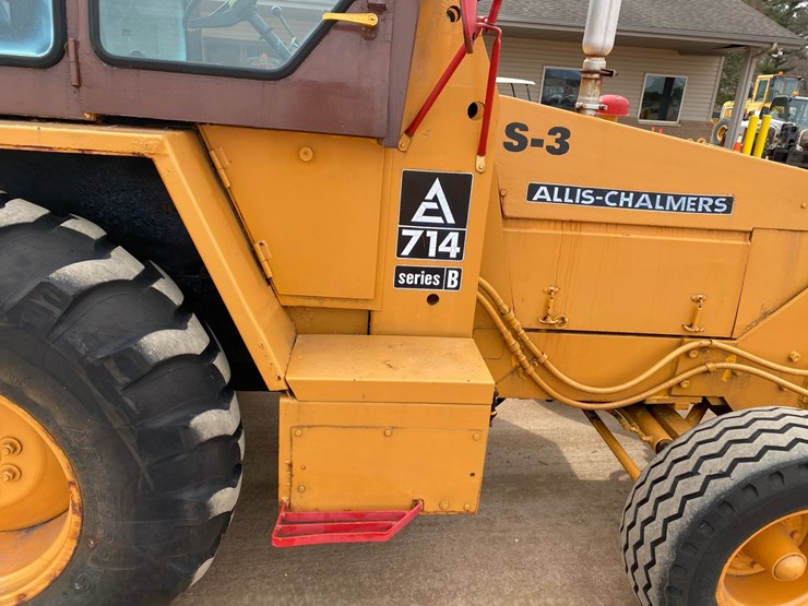 #1004-•-1982-allis-chalmers-714-series-b-industrial-plow-tractor-image-32