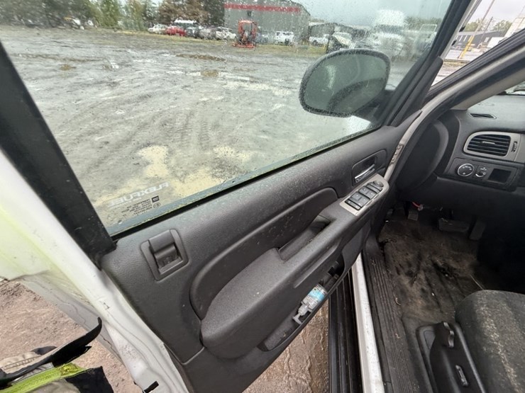 2013-chevrolet-tahoe-image-24