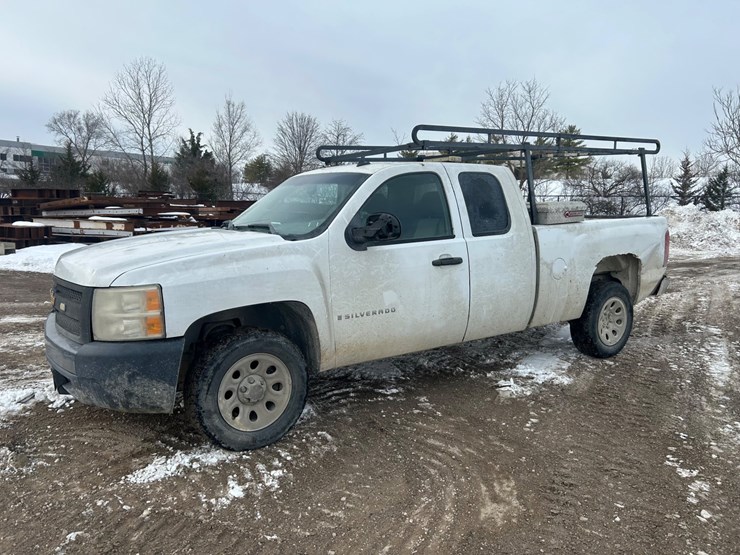 #22574-•-2008-chevrolet-silverado-pickup-truck-image-3