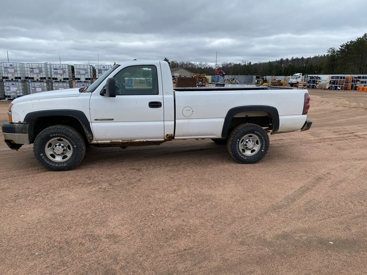 2004-chevrolet-2500-image-13