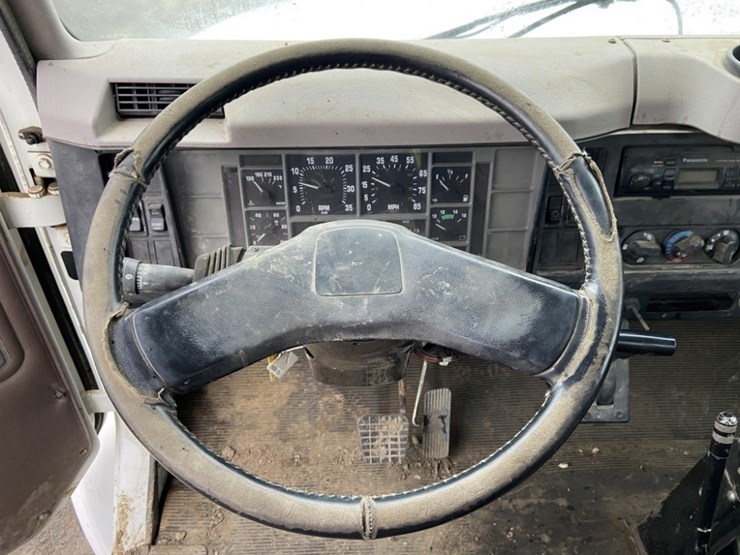 1995-international-4700-image-17