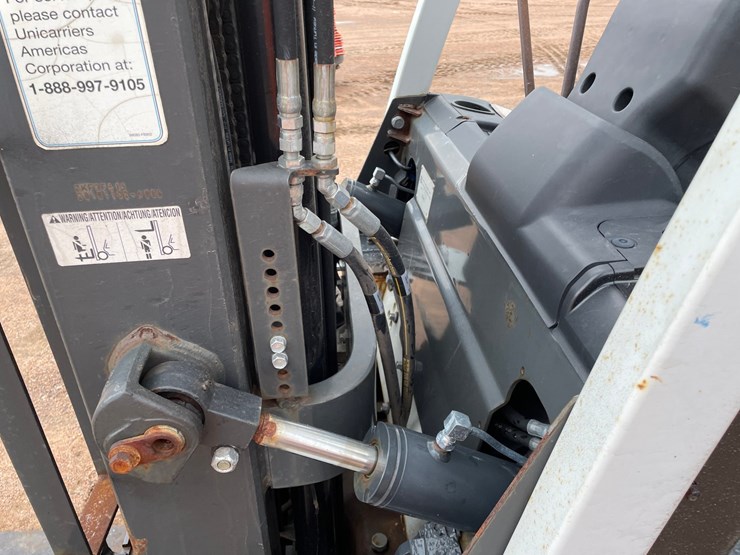 #1164-•-unicarriers-3,450-lbs-lp-forklift-image-13