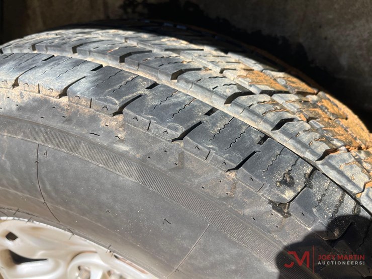 2013-nissan-nv3500hd-image-10