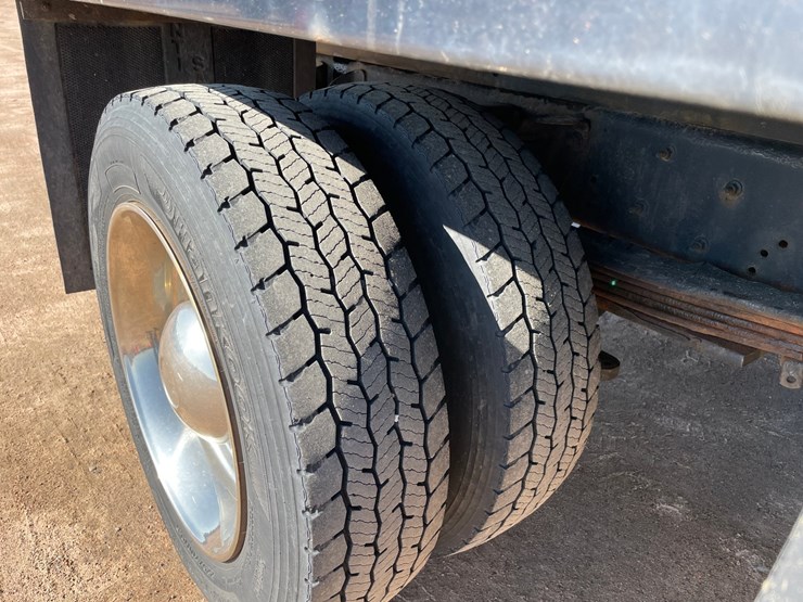 2006-gmc-topkick-image-19