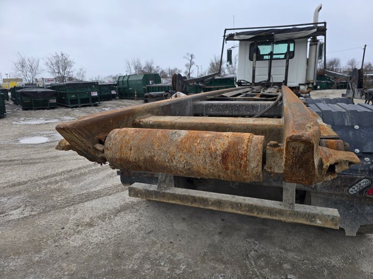 #22589-•-2006-mack-cv713-granite-roll-off-truck-image-72