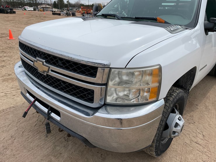 2011-chevrolet-3500-image-66