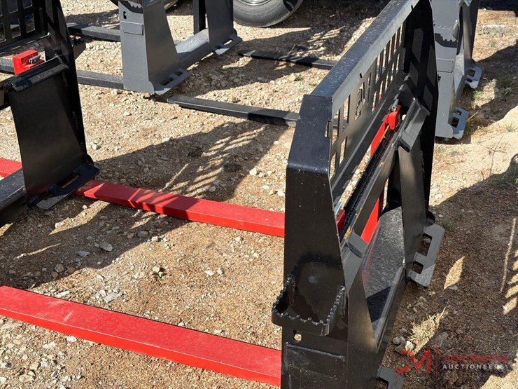 (new)-heavy-duty-m5-pallet-forks-image-3