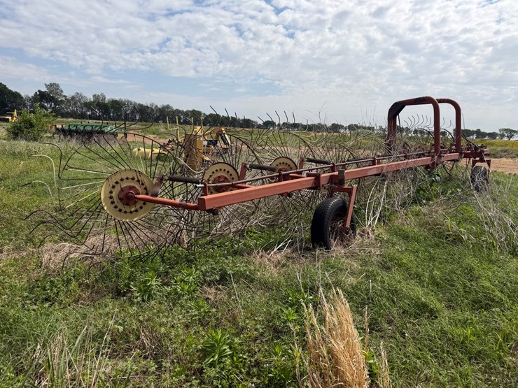 #46931-•-rossi-rt79-hay-rake-image-3