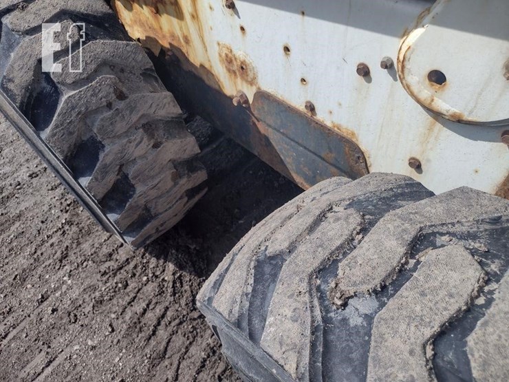 2012-bobcat-s650-image-18