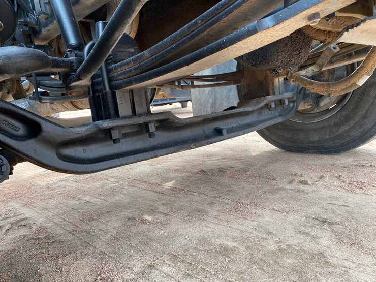 2017-peterbilt-348-image-40