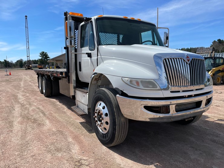 2016-international-durastar-4400-image-3