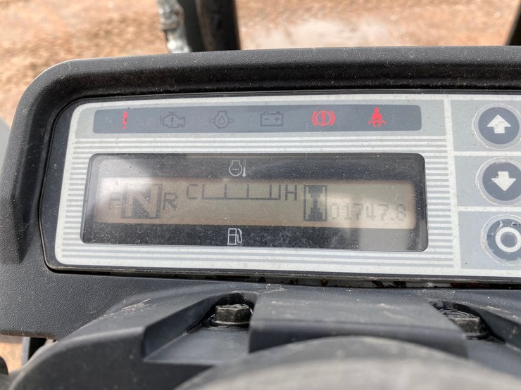 #1161-•-unicarriers-3,450-lbs-lp-forklift-image-32