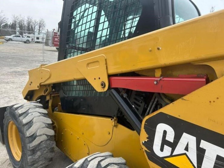 2014-caterpillar-262d-image-40