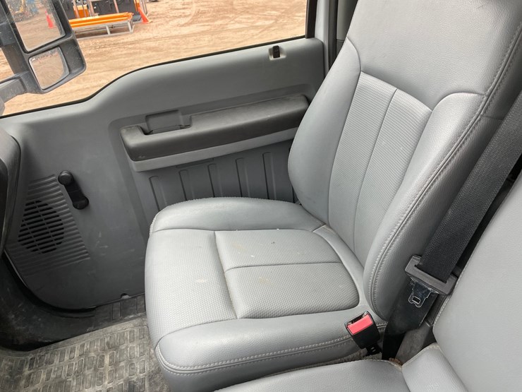 2012-ford-f550-image-40