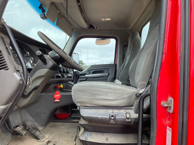 2016-kenworth-t680-image-37