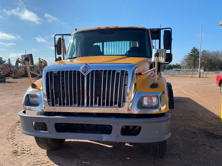 2004-international-7400-image-2