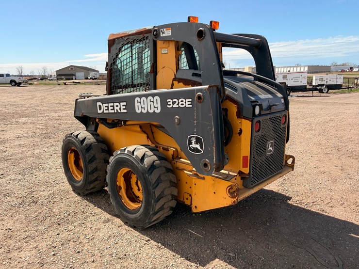 2014-deere-328e-image-7