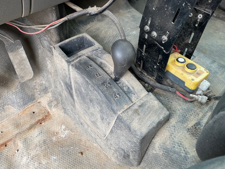 2011-chevrolet-3500-image-40