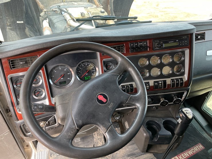 2009-kenworth-w900-image-61