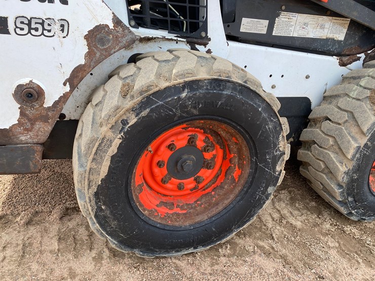 2014-bobcat-s590-image-25