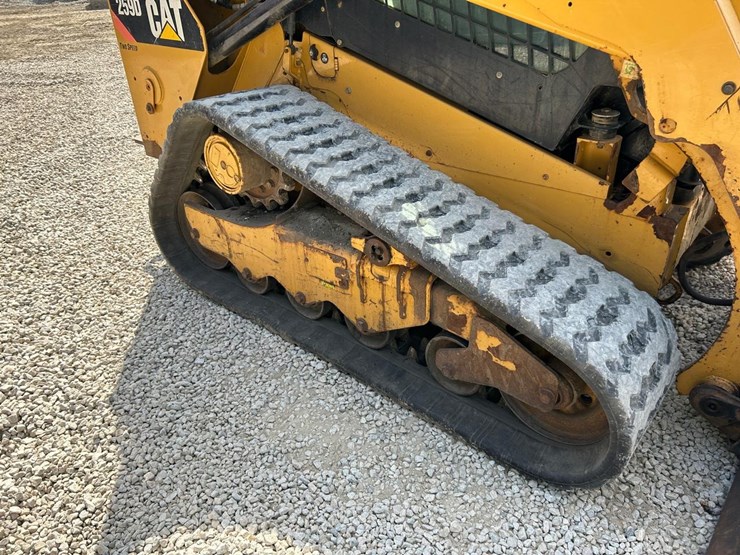 2017-caterpillar-259d-image-12