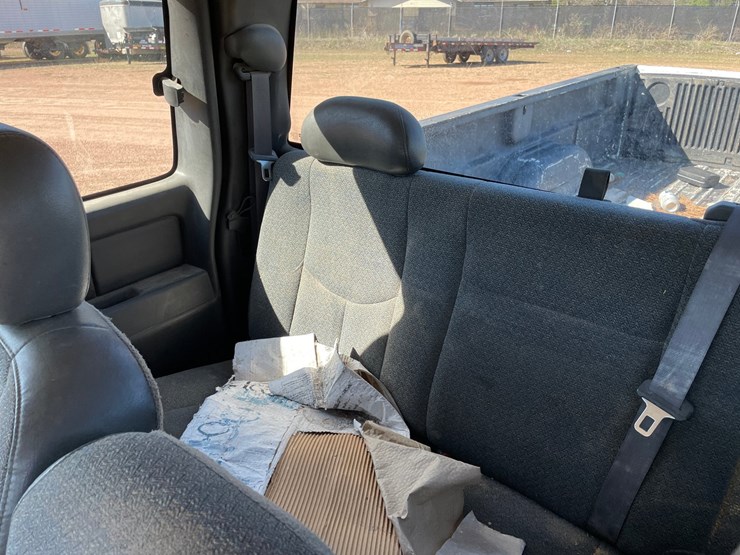 2006-chevrolet-2500-image-28