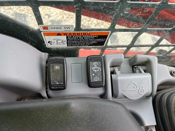 2021-kubota-svl75-2-skid-steer-loader-image-25