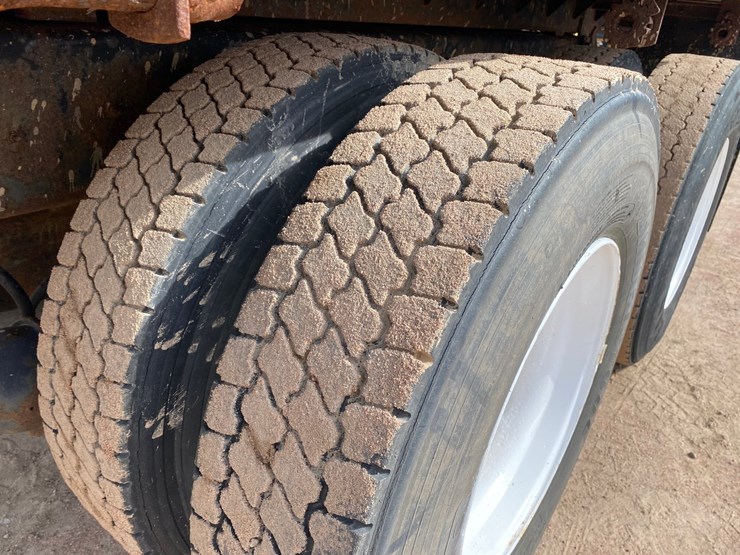 2003-international-7400-image-26