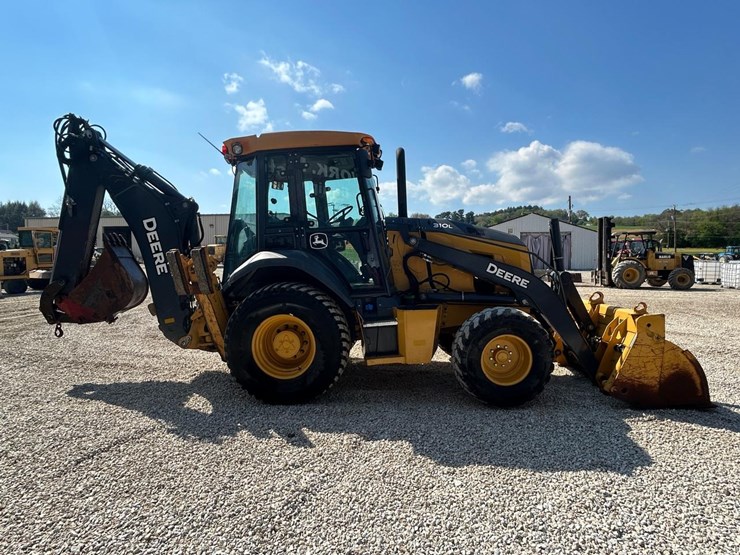 2021-deere-310l-image-4