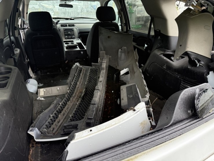 2013-chevrolet-tahoe-image-19