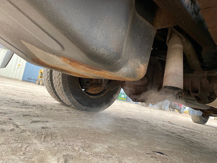 2011-chevrolet-3500-image-15