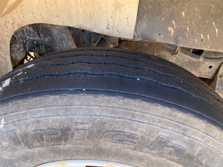 1993-international-8100-image-16