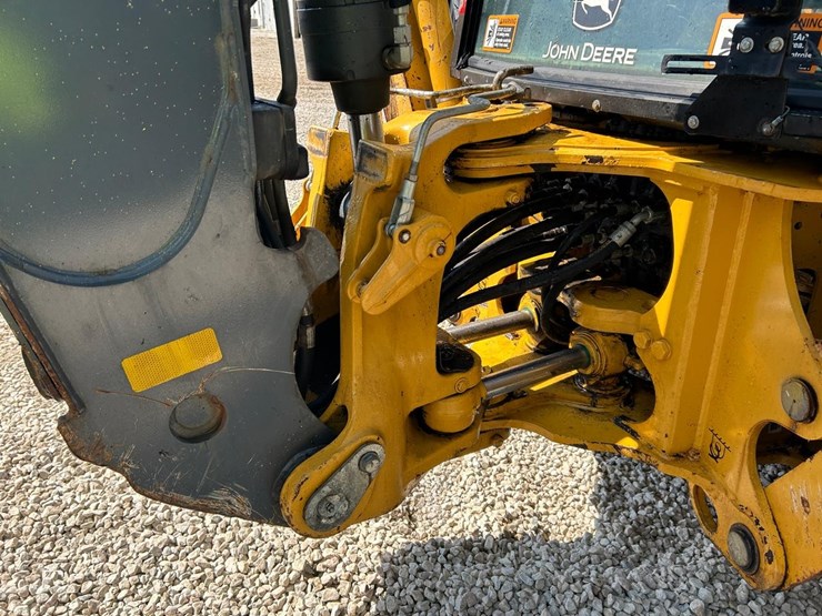 2021-deere-310l-image-13