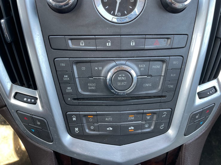 2011-cadillac-srx-image-32