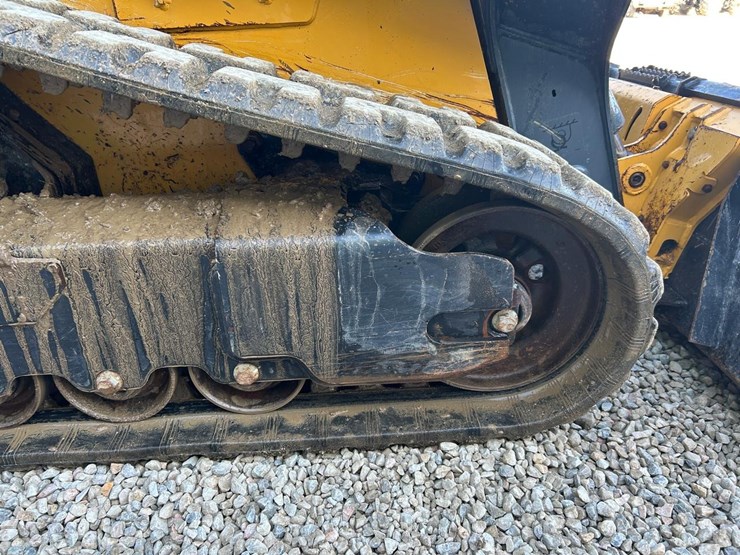 2016-deere-317g-image-14