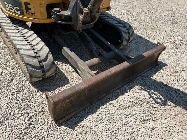 2016-deere-35g-image-10