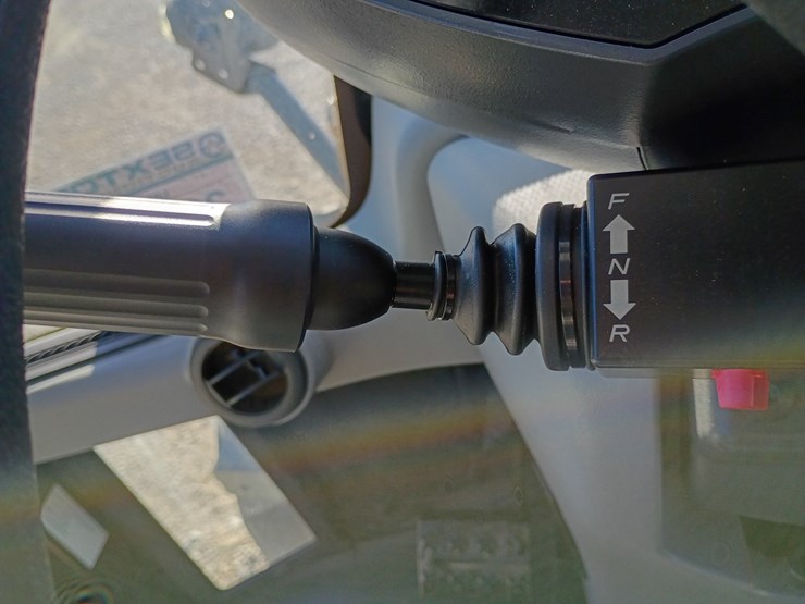 2023-caterpillar-910-image-48