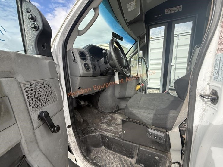 2010-ford-e450-image-30