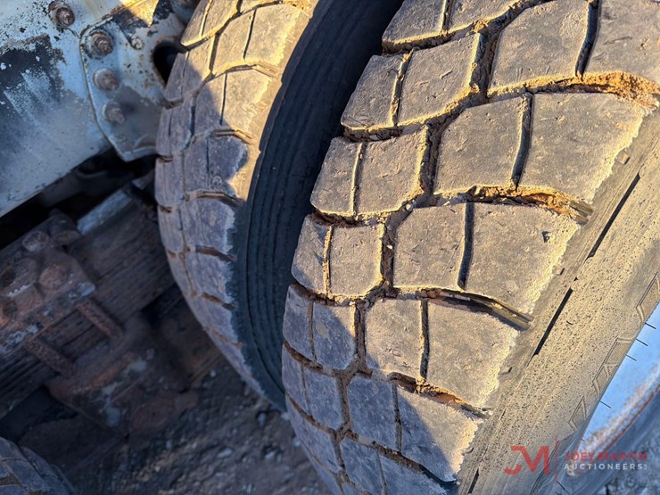 2008-international-7400-image-12