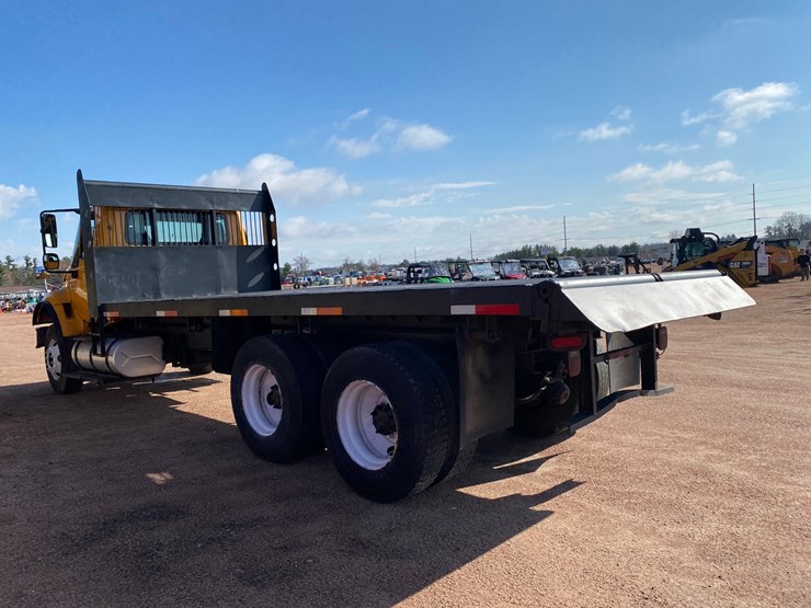 2004-international-7400-image-7